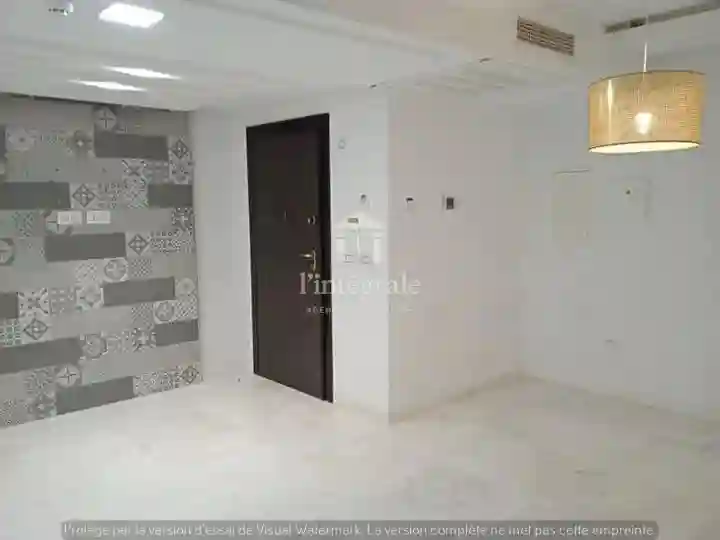 S1 Vide Haut Standing Avec Place Parking à Cite Ennasr 2 - Vue 1