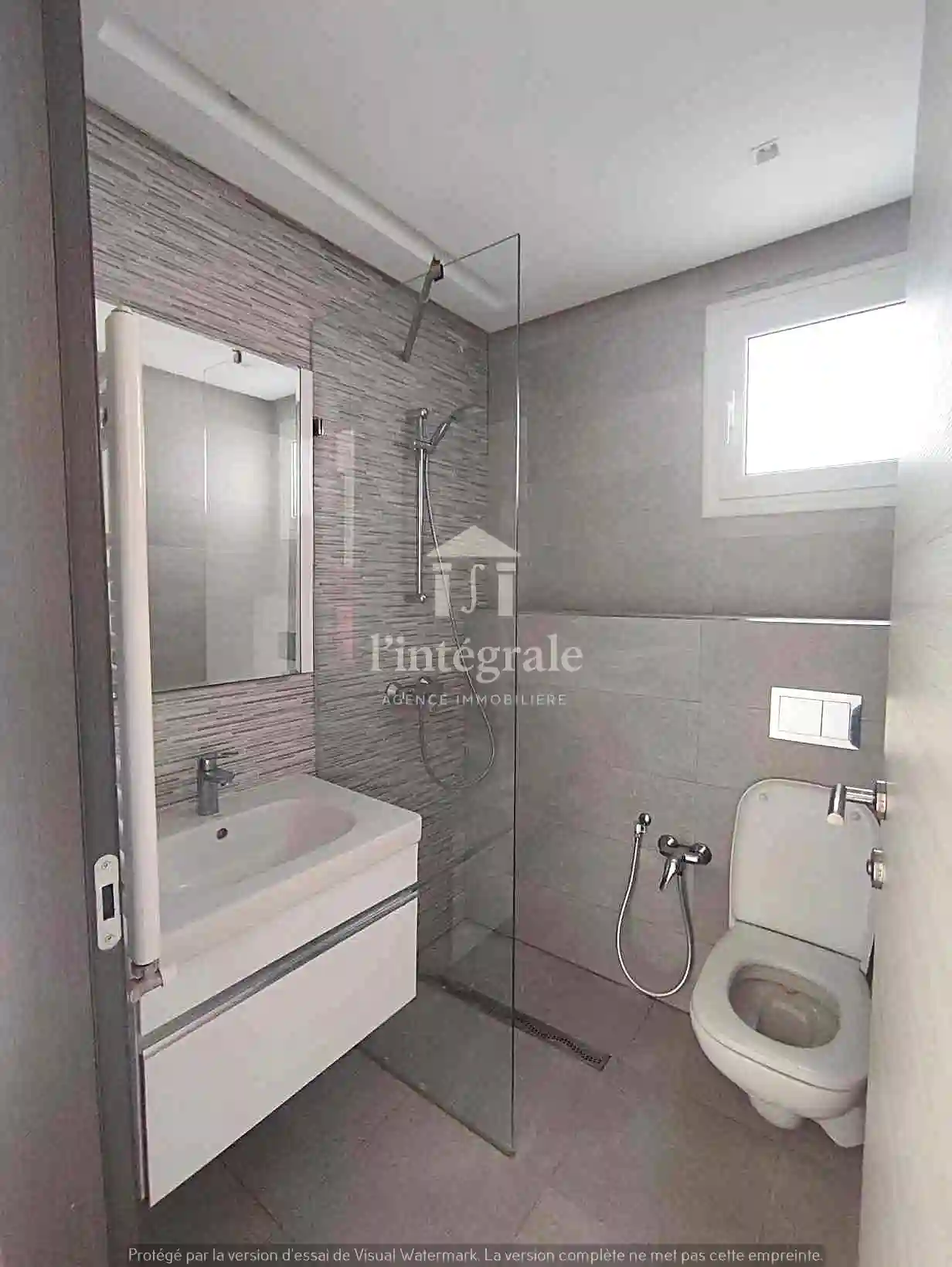 S1 Vide Haut Standing Avec Place Parking à Cite Ennasr 2 - Vue 3