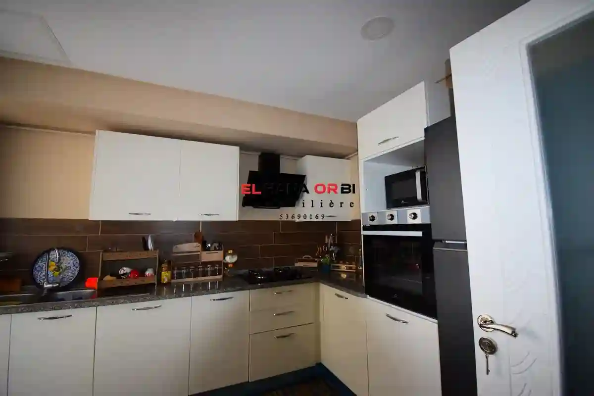 Un Bien Pour Toute L’année Avec Parking en Plein Zone Touristique - Vue 1