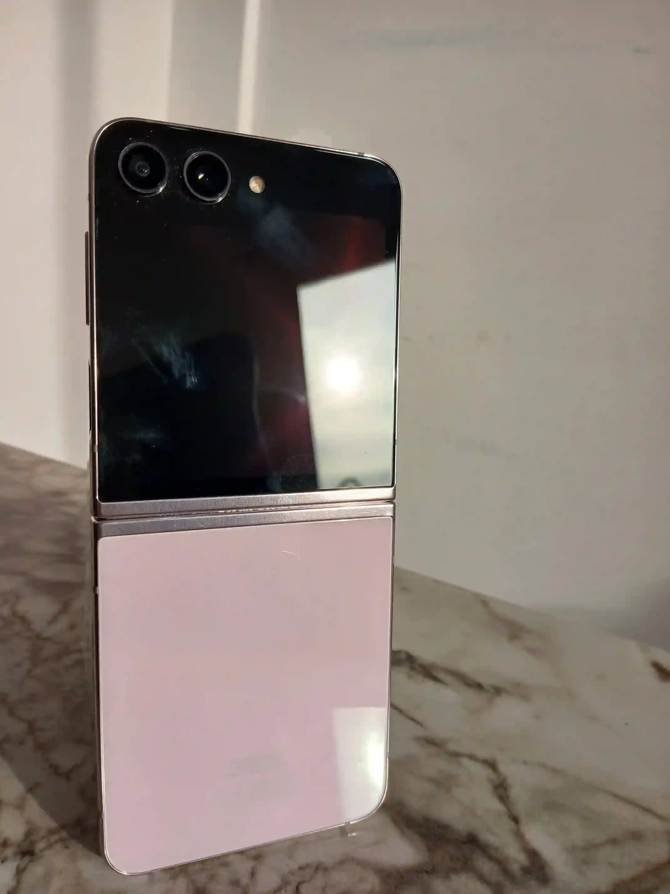 Samsung Galaxy Z Flip 5 – 256 Go 8 Go RAM – Rose – Bon Occasion - Vue 1