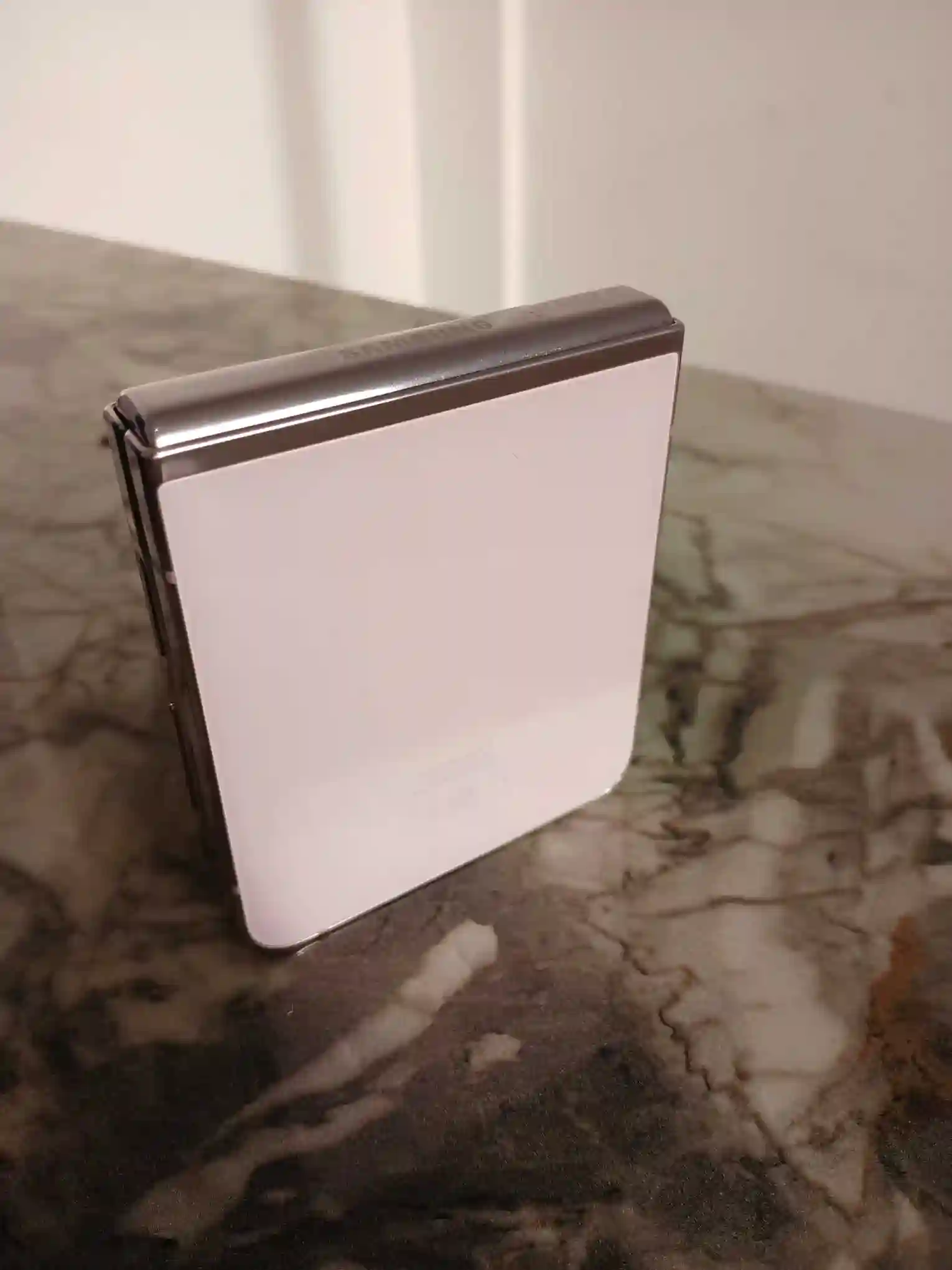 Samsung Galaxy Z Flip 5 – 256 Go 8 Go RAM – Rose – Bon Occasion - Vue 2