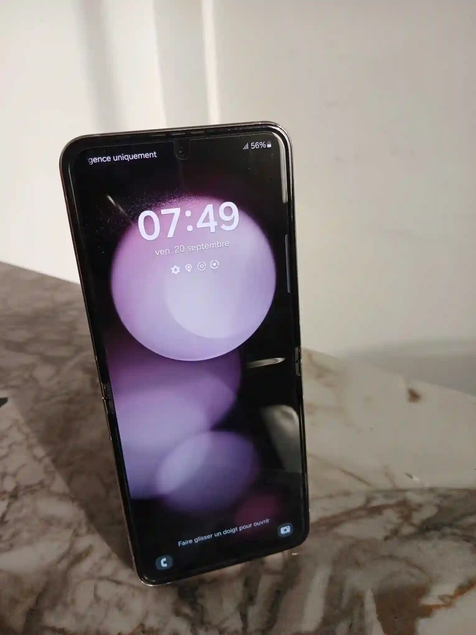 Samsung Galaxy Z Flip 5 – 256 Go 8 Go RAM – Rose – Bon Occasion - Vue 3