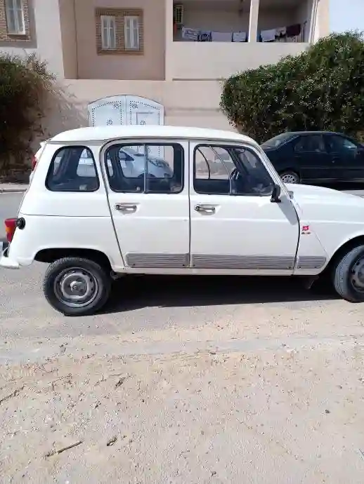Excellente Renault 4L - Vue 5