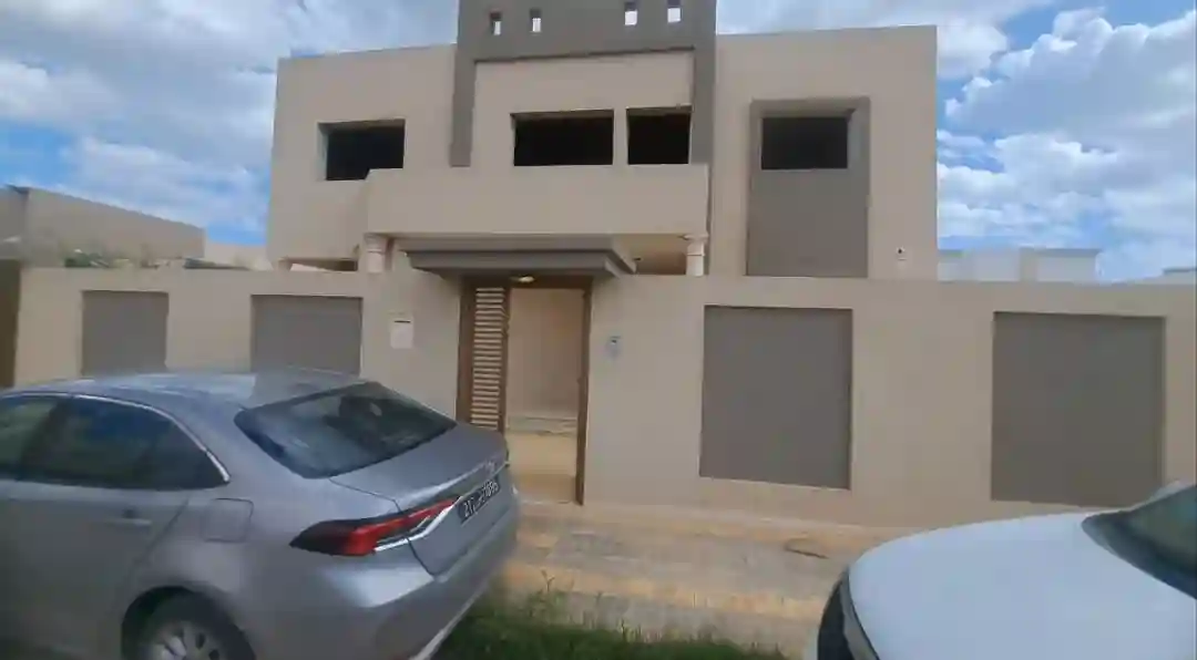 Une Villa à Deux Niveaux Luxueuse à Sfax - Vue 1