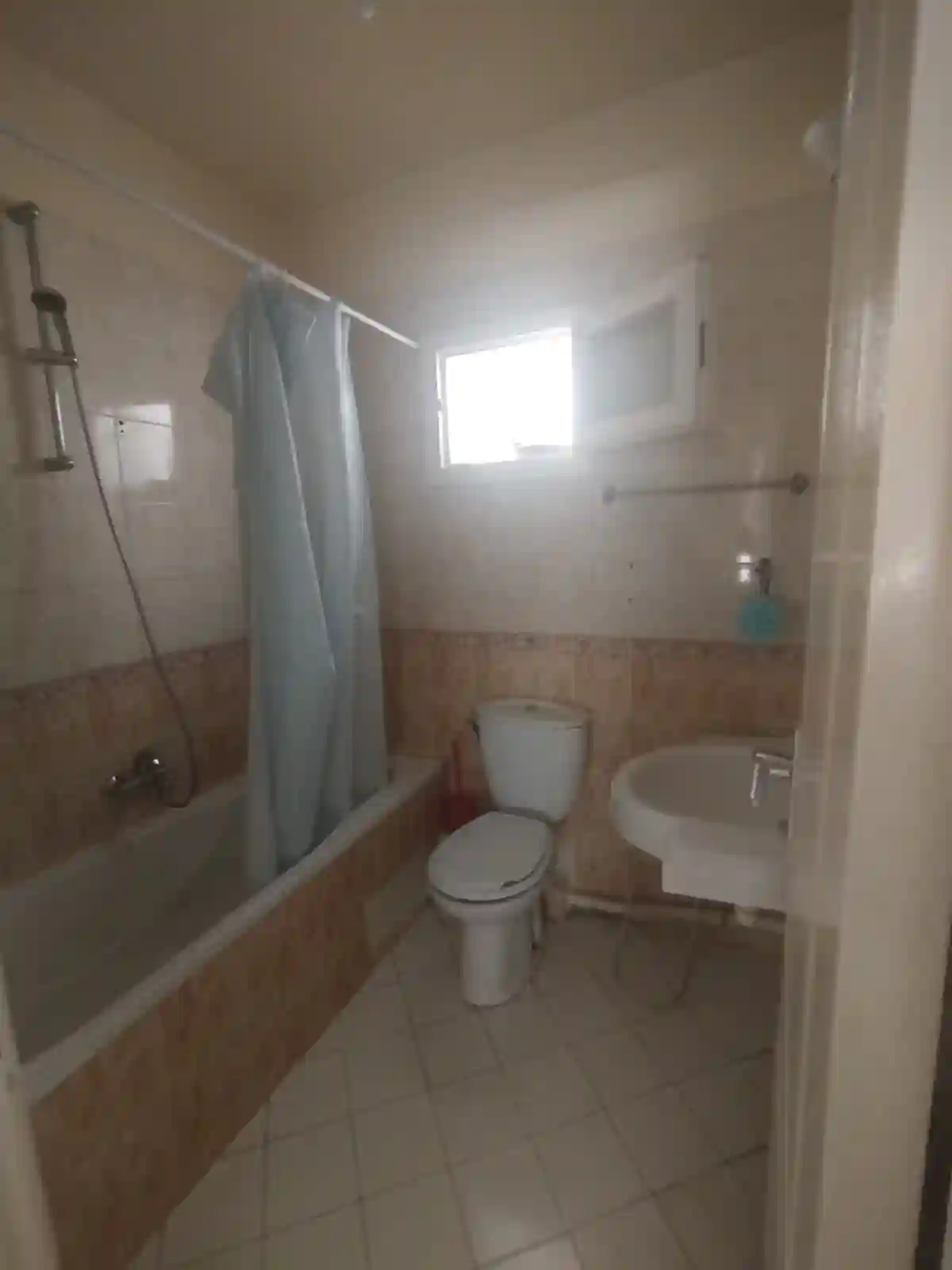 Un Vaste Appartement s2 à Cité Wahat el Aouina à El Aouina - Vue 3