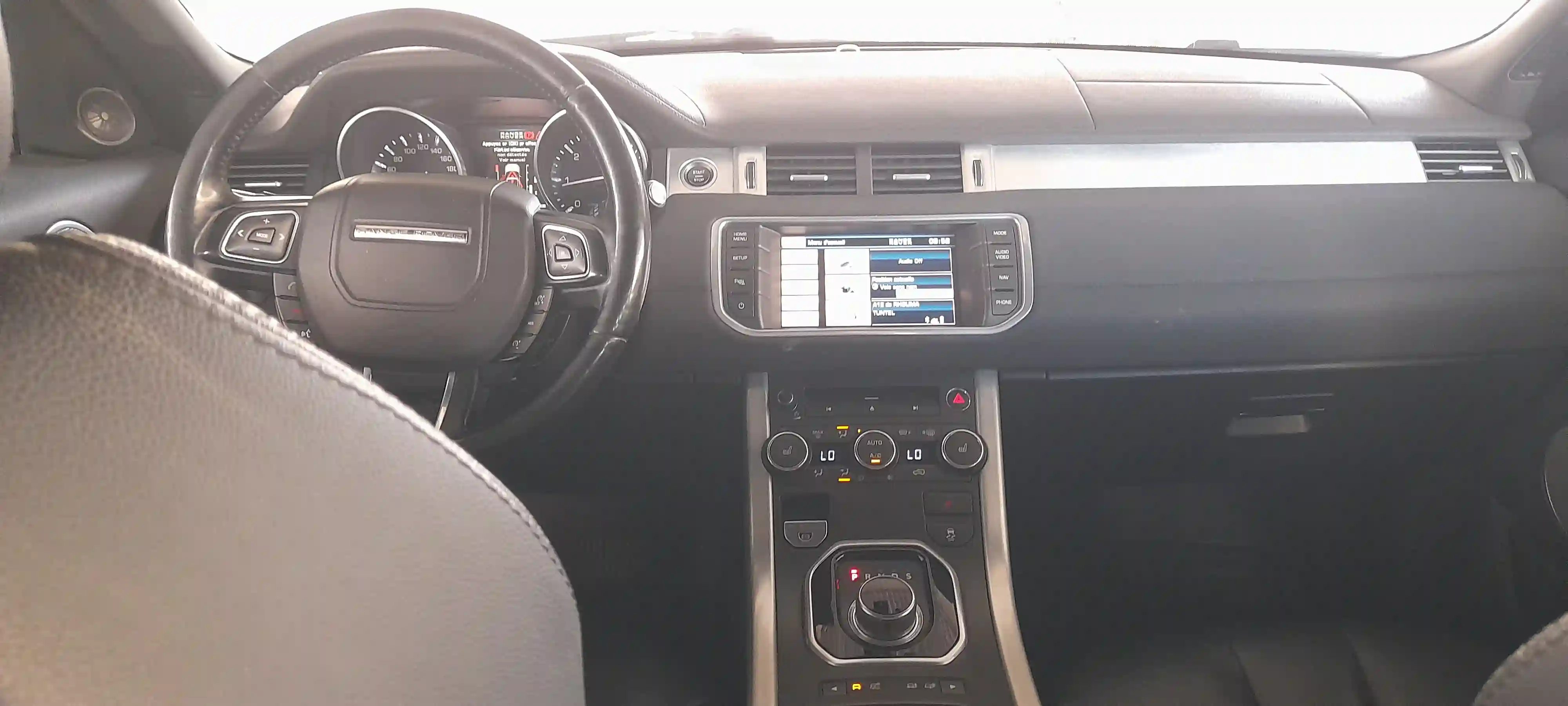 Range Rover Evoque à Jardins de Carthage - Vue 1
