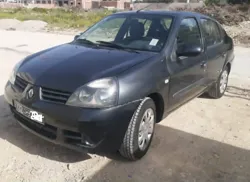 Clio Classic à Cite El Ghazala 1