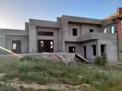 Sanheja une Villa à Moitié Construite à Oued Ellil