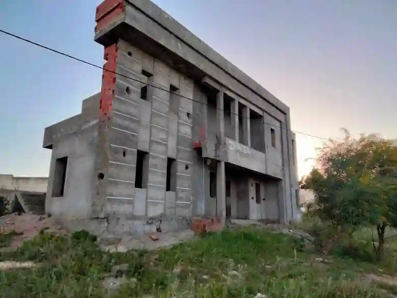 Sanheja une Villa à Moitié Construite à Oued Ellil - Vue 2