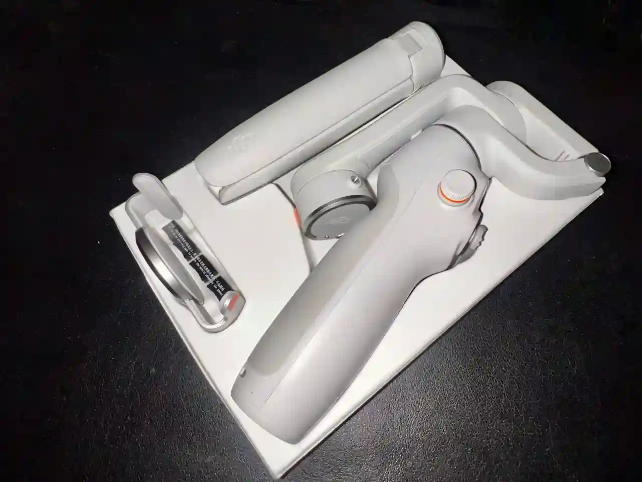 Dji Osmo Mobile 6 Gris à Monastir - Vue 1