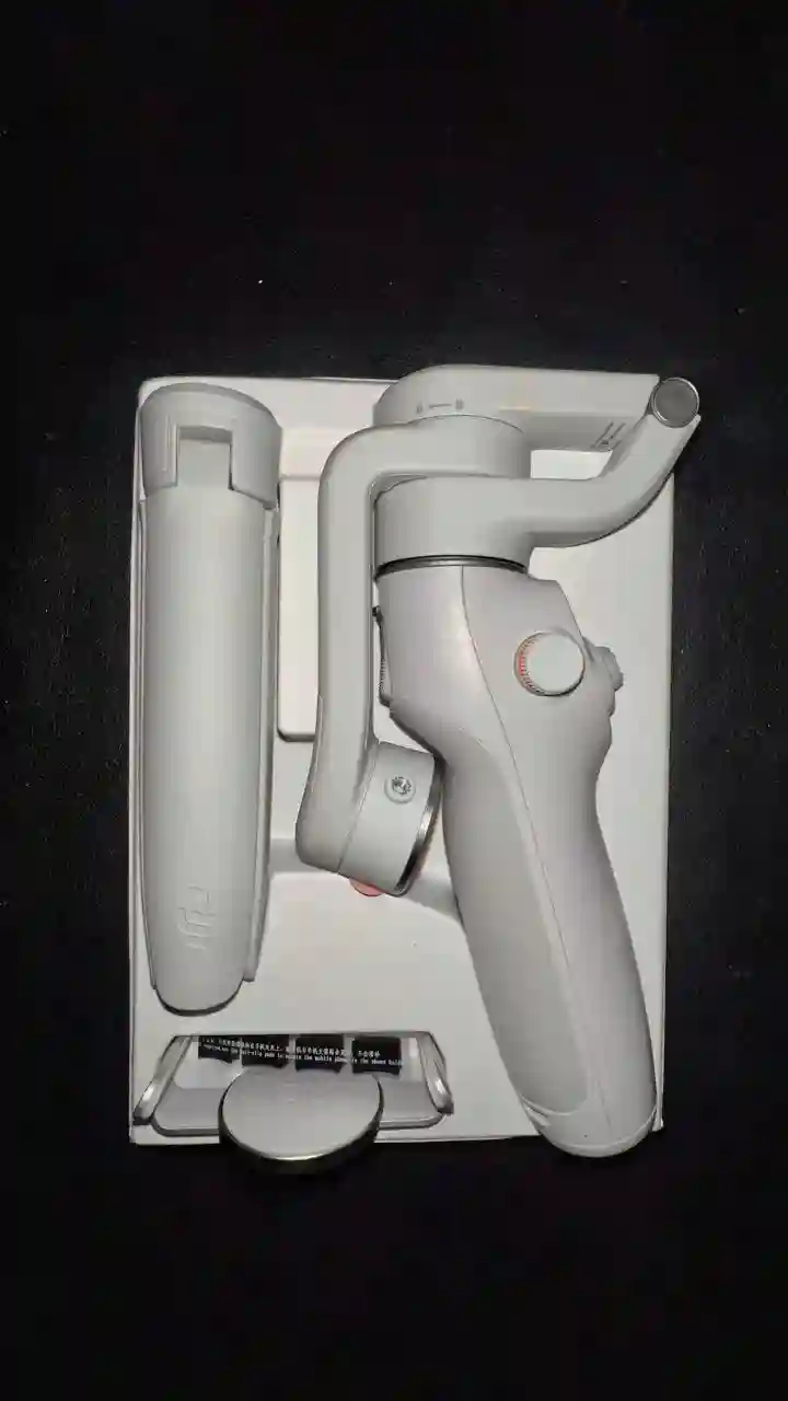 Dji Osmo Mobile 6 Gris à Monastir - Vue 4