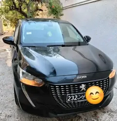 Belle Peugeot 208 Noir Première Main à Bab El Khadra