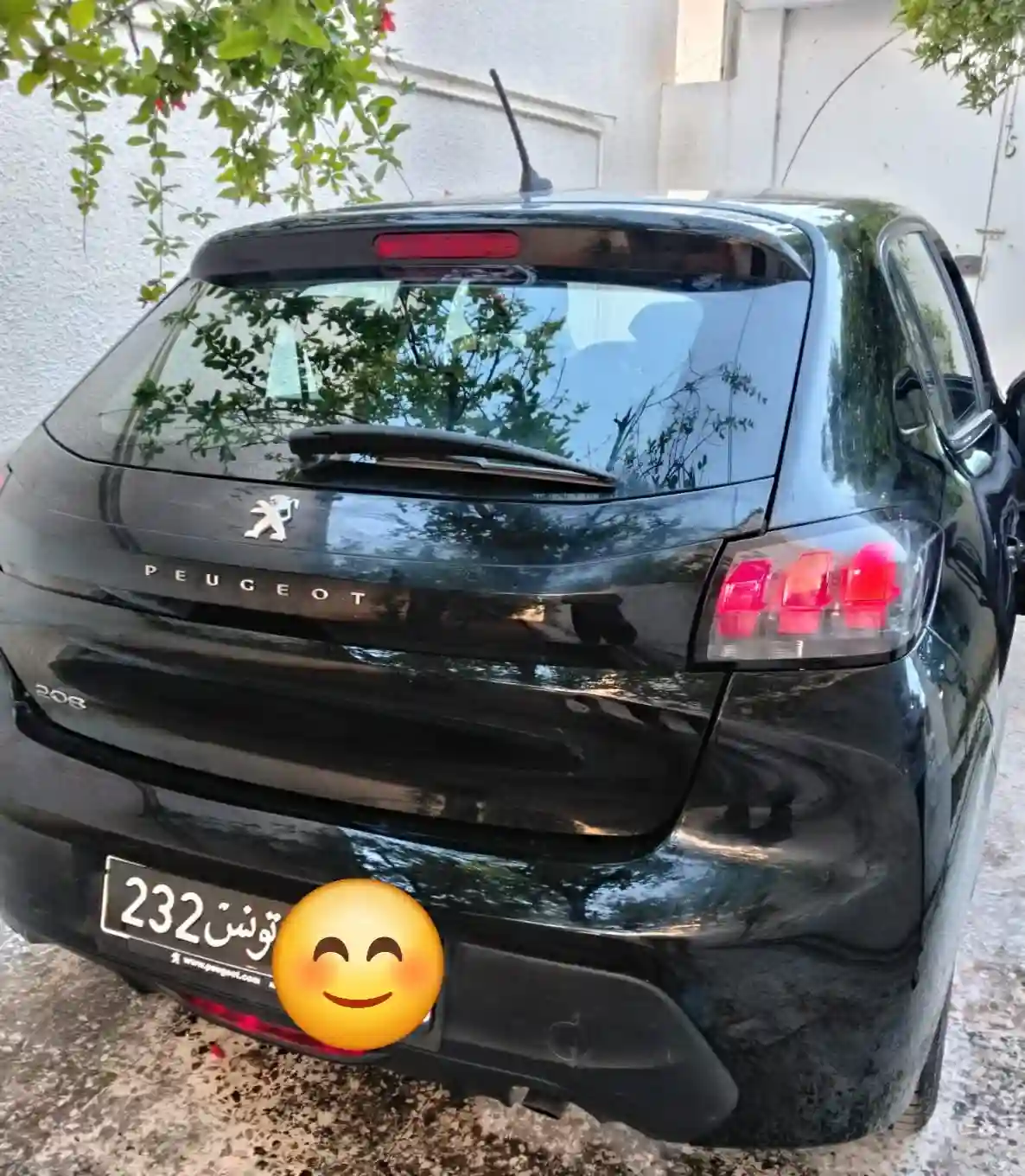 Belle Peugeot 208 Noir Première Main à Bab El Khadra - Vue 1