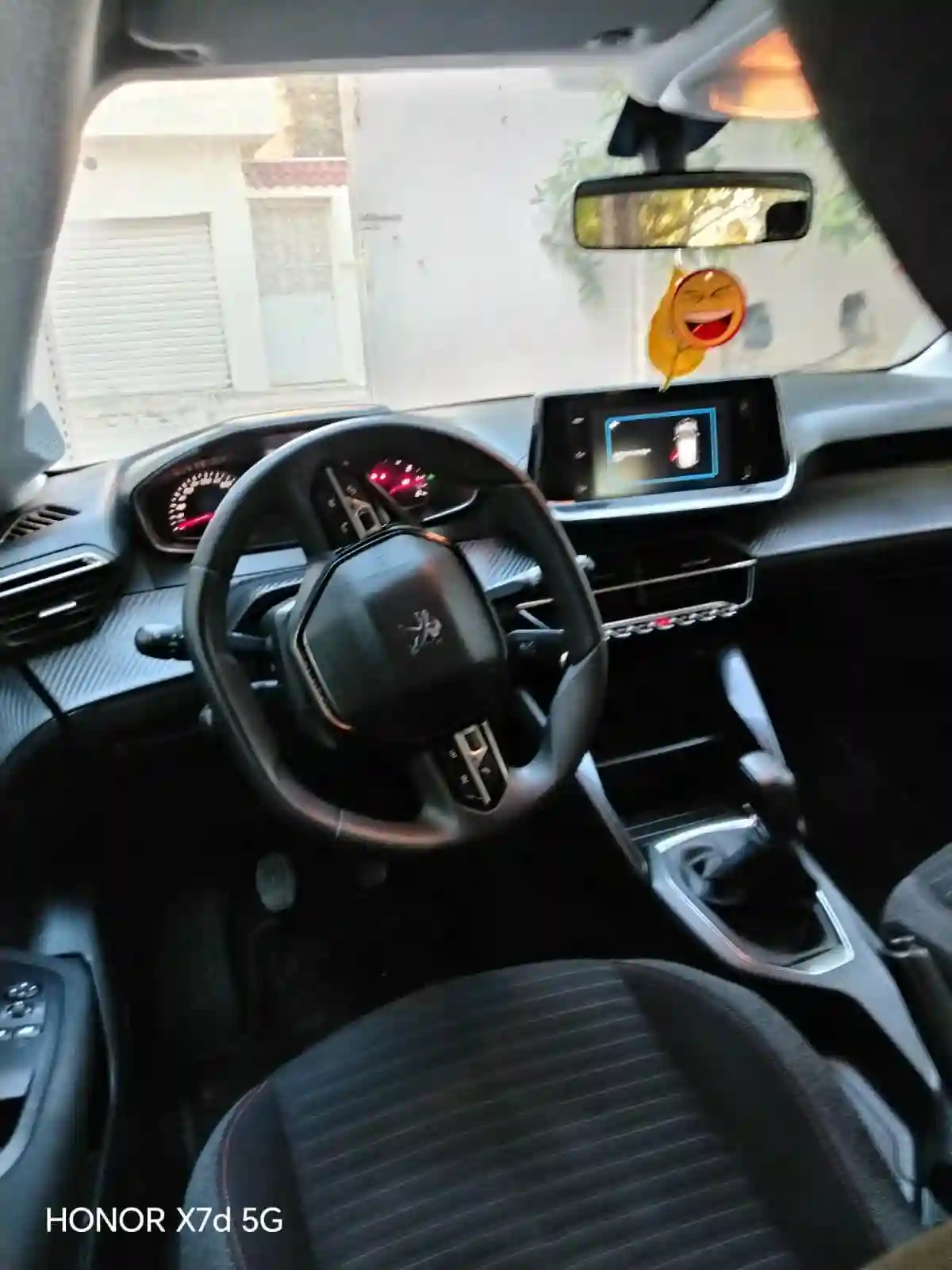 Belle Peugeot 208 Noir Première Main à Bab El Khadra - Vue 2