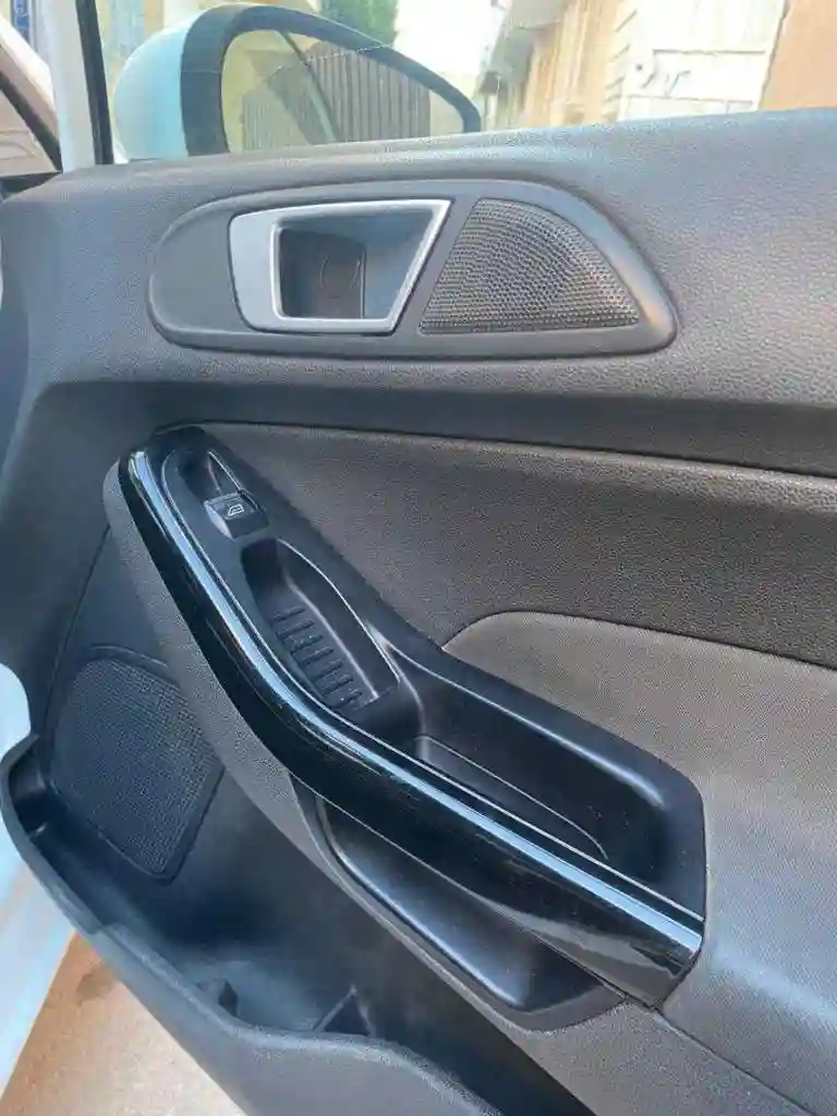 Ford Fiestatitanium 4 Cylin - Vue 5