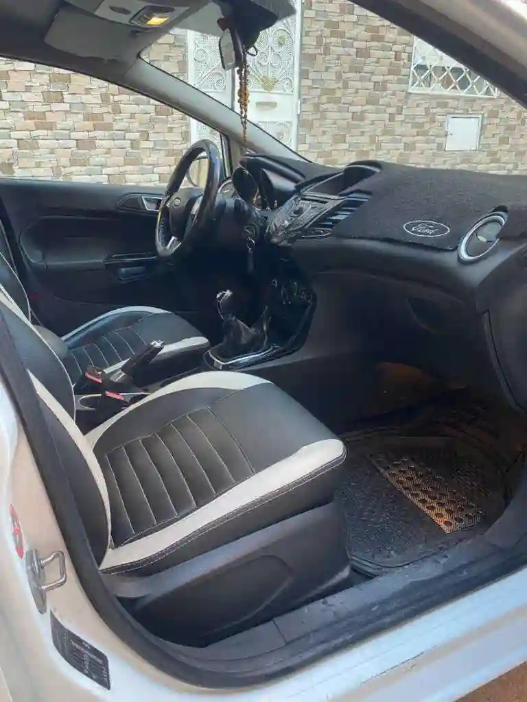 Ford Fiestatitanium 4 Cylin - Vue 8