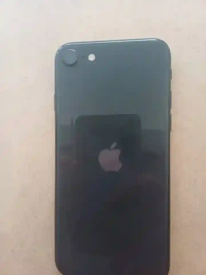 Iphone SE 2 (2ème Génération) – 64 Go – Noir - Vue 2