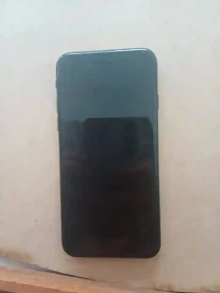 Iphone SE 2 (2ème Génération) – 64 Go – Noir - Vue 3