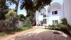 Villa de 462 m sur Deux Niveaux a Menzah 1 à El Menzah 1