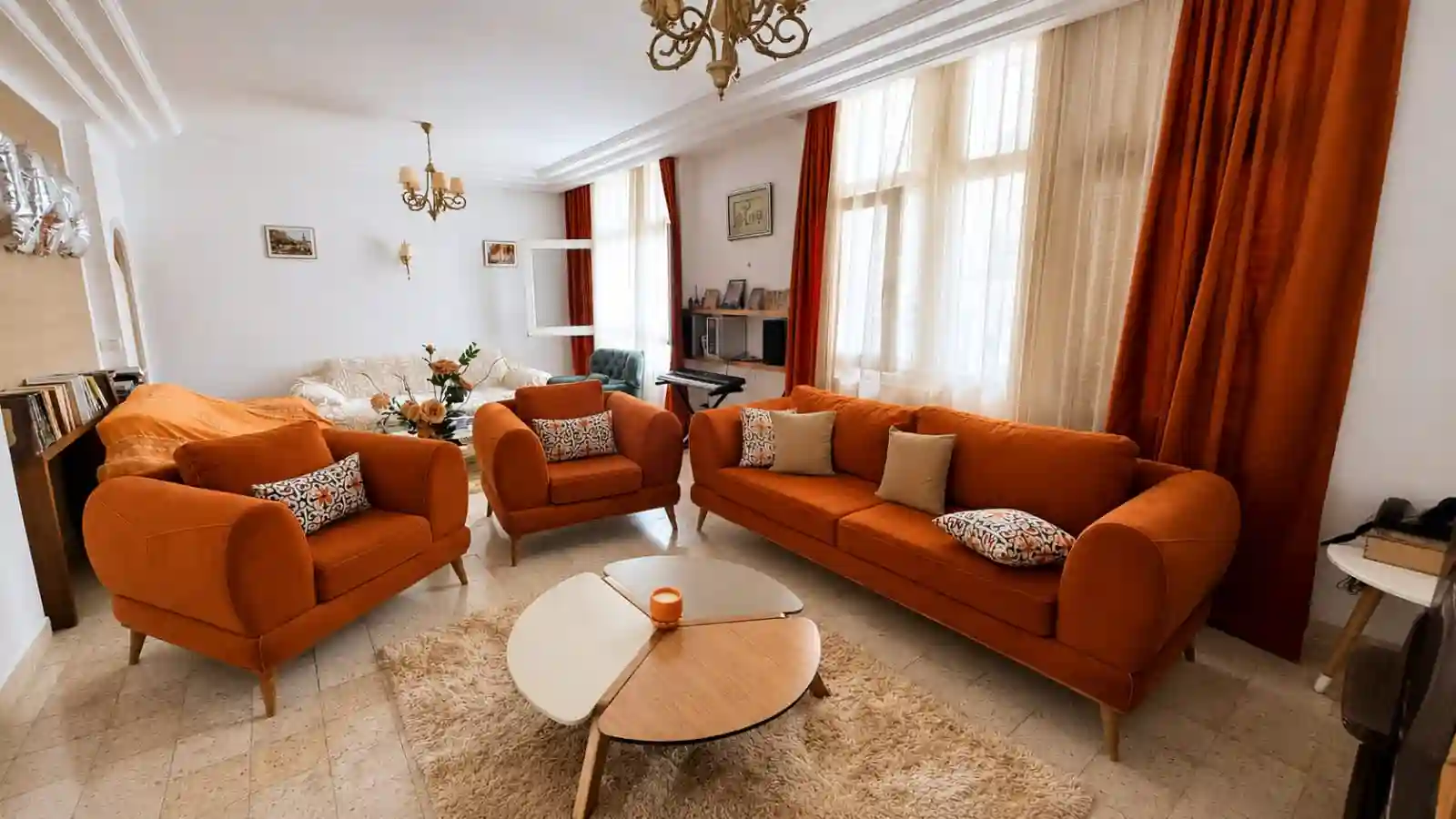 Villa de 462 m sur Deux Niveaux a Menzah 1 à El Menzah 1 - Vue 1
