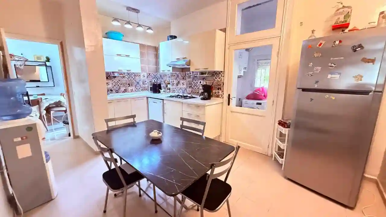 Villa de 462 m sur Deux Niveaux a Menzah 1 à El Menzah 1 - Vue 3