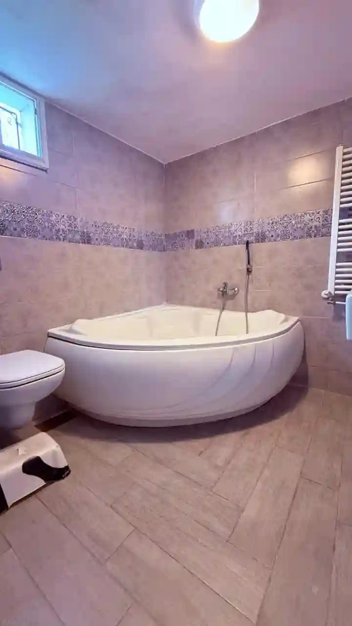 Villa de 462 m sur Deux Niveaux a Menzah 1 à El Menzah 1 - Vue 4
